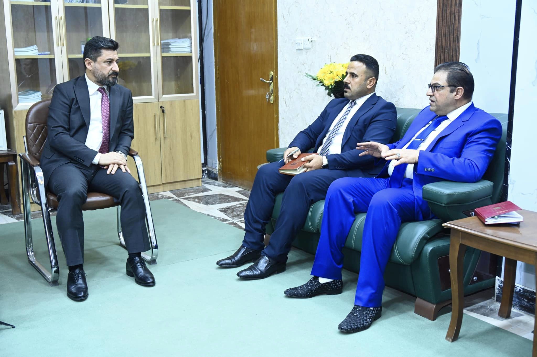 خلال زيارته الميدانية الى المجمع العدلي في محافظة ميسان... وزير العدل د. شواني يوجه بتذليل العقبات وإنجاز معاملات المواطنين بالسرعة الممكنة وتقديم أفضل الخدمـات